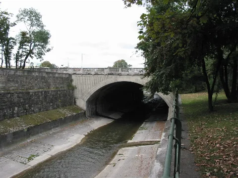 Schoenbrunnerschlossbruecke080919