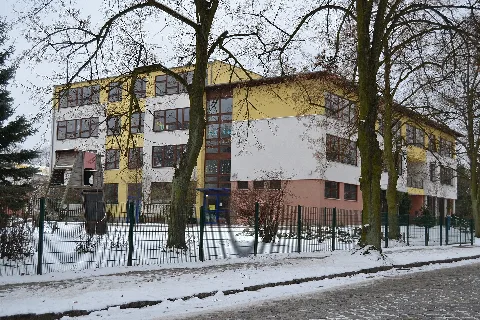 Bruno-H.-Bürgel-Schule in Schöneiche bei Berlin, bis 2002 Schule Nummer III, ehemalige Polytechnische Oberschule III "Ernst Schneller"