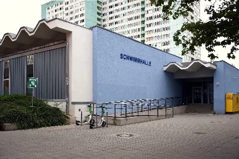 Schwimmhalle Thomas Mann Straße Berlin Prenzlauer Berg 01