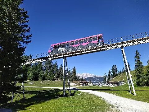 Seefeld, Wagen Auf Brücke Nähe Kaltwassersee