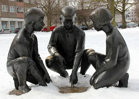 Skulptur Dolgenseestr 40 (Frife) Die Aufgabe Hans Klakow