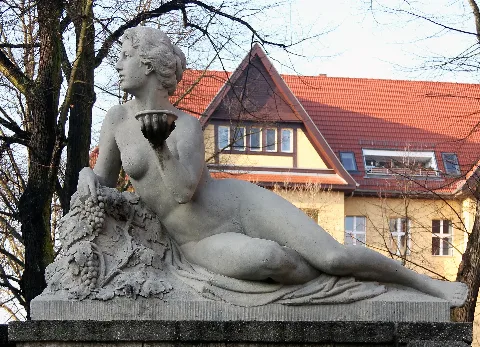 Sculpture, "Siegfriedbrunnen (Mutter Mosel)" by Emil Cauer der Jüngere, 1911, Rüdesheimer Platz, Berlin-Wilmersdorf, Germany
