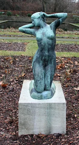 Skulptur Stadtpark Steglitz (Stegl) Erwachsenes Mädchen Julius Limburg