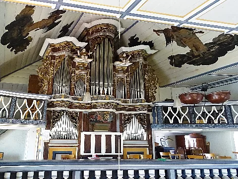 Krippendorff-Orgel in der St. Bonifatiuskirche Sömmerda. 1703-09 J. G. Krippendorff (Kölleda), Neubau unter Verwendung älterer Teile. 1869 lieferte Carl Daniel aus Walschleben Pläne für eine Orgel in St. Bonifatius (Sömmerda). Durch seinen frühen Tod kam es nicht mehr zur Ausführung. Nach dessen Plänen 1871 Reparatur und Umbau durch L. Witzmann (Kleinrudestedt). 1935 und 1950/51 Umdisponierung und Reparatur durch G. Kirchner (Weimar). 2007/08 Restaurierung und 2014 Neubau der Prospektpfeifen durch Orgelbau Waltershausen.[1][2]
