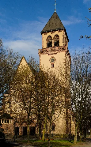St. Apollinaris In Duesseldorf Oberbilk, Von Westen