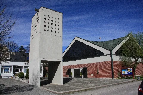 St. Franz Xaver (München) Aussen Fruehjahr