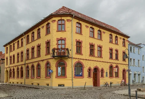 The building 1 New Street (Neue Straße 1) in the city centre of Stavenhagen, Landkreis Mecklenburgische Seenplatte, Mecklenburg-Vorpommern, Germany. The listed building is a former hotel.