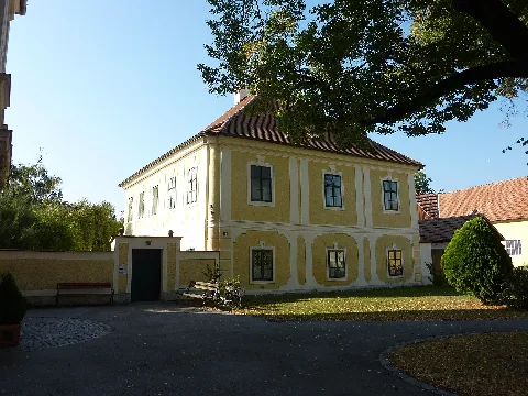 Theiß Pfarrhof1