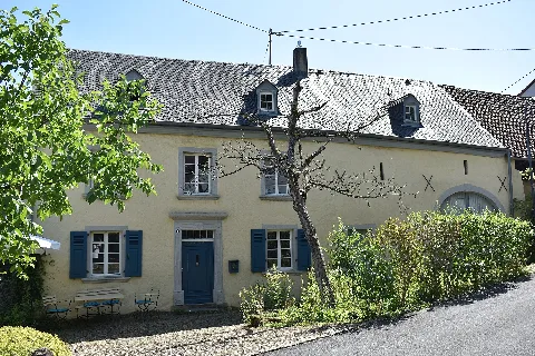 Trierweiler, Gebäude Beim Kreuzchen 1 20220717
