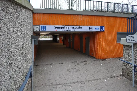 U Bahnhof Sengelmannstraße (Hamburg Alsterdorf).Eingang Maiglöckchenstieg.ajb