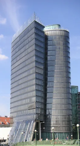 Uniqa Tower 02