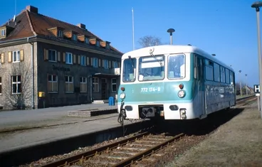 Verbrennungstriebwagen 772 174 9 Im Bahnhof Jerichow