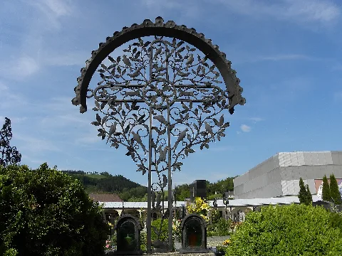 Waidhofen An Der Ybbs Friedhof Geschmiedetes Grabkreuz Mit Vögeln