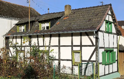 Waldorf (Bornheim), Hostertstraße 28