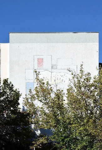Mural Komposition mit Wolken by Lothar Gericke in the Rosenbecker Straße 7 in Berlin-Marzahn, Germany.