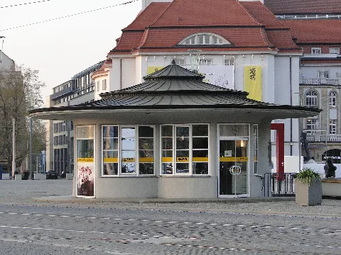 Wartehäuschen Käseglocke Postplatz Dresden