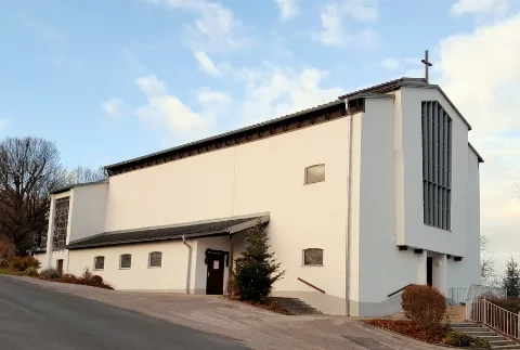 Wartmannstetten Kirche2 (Cropped)