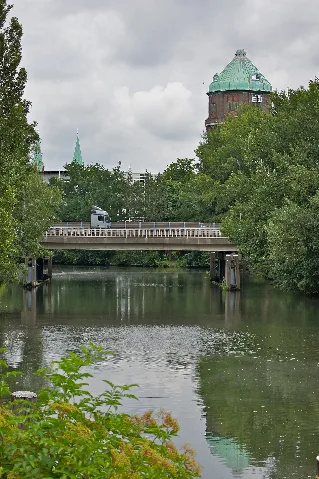 Wasserturm Groß Sand Und Veringkanal In Hamburg Wilhelmsburg