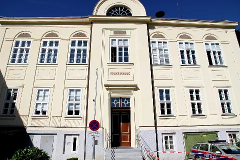 Weidling Volksschule, Löblichgasse 1