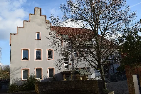 Westfassade Gemeindeverwaltung Mainstraße 15 Margetshöchheim