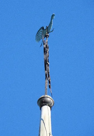 Catholic parish church of St. Martinus in Wormersdorf, Ipplendorfer Straße 91: Cross and weathercock on the top of the church tower.