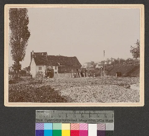 Seefeldstrasse nach Nordwesten, rechts der Brauerei gelegen; Trambeschriftung: "Bahnhof Tiefenbrunnen"; Hausbeschriftung: "Consum Verein Zürich" (auch Konsumverein genannt)