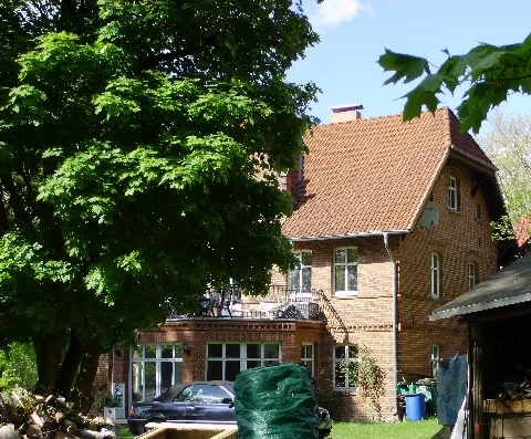 Birkenhorst, heute Haus Meyer in Zermützel, gemeinsam mit Krangen ein Ortsteil von Neuruppin im Landkreis Ostprignitz-Ruppin. Das Haus wurde Ende des 19. Jahrhunderts von Baron Karl Alexander Freiherr von Swaine (1870–1941), erbaut und nachdem es 1989 ausbrannte, restauriert.