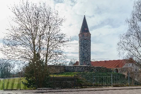 Zoerbig Bergfried Schloss 01