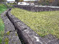 200910261443Mez Neckarburken, Westkastell, Thermen, Entwässerungskanal
