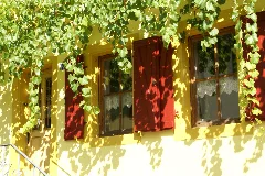 2011.09.16115624 Yellow House Theresienstrasse 50 Rhodt