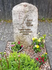 2018 05 19 Vatter Grabstein