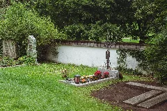 20210731 Friedhofsmauer Heilig Kreuz Kirche Fröttmaning 02