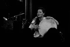 A Black And White Photo Of Elina Duni Playing The Tambourine During A Concert In Biel, Switzerland