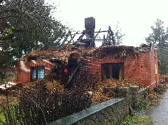 Abgebranntes Reetdachhaus