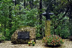 Absturz Invicta International Airways Flug 435, Denkmal 01 10