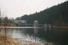 Ahauser Stausee Staudamm Wasserseite