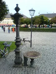 Altötting — Kapellplatz — Trinkbrunnen