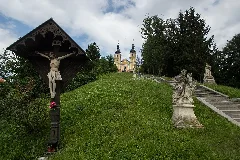 Angelus Stiege Mit Skulpturengruppe Und Kruzifix