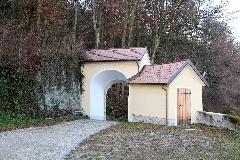 Attnang Puchheim Filialkirche, Tormauer