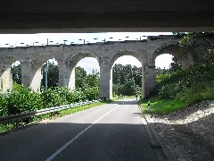 Auto Und Eisenbahnbrücke Über Die B466 Bei Gunzenhausen