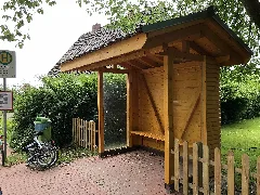 B Poi 065 Stollhamm Bushalt Bhf Unterstand 2022 06 08