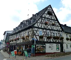 Bad Schwalbach – Fachwerkhaus Schmidtberg Ecke Adolfstraße Panoramio