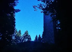 Bergfried Der Ruine Mantelberg Panoramio (1)