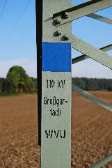 Beschriftung Strommast