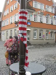 Bestrickter Laternenpfahl 02022014 1