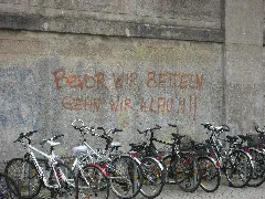 Bevor Wir Betteln Gehn Wir Klaun Graffiti Am Bahnhof Celle