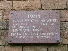 Bieberer Aussichtsturm Steintafel Rechts