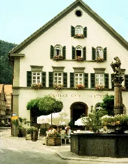 Blaubeuren, Gasthof "Zum Löwen" Mit Marktbrunnen