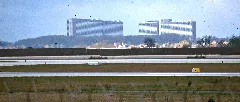 Blick Über Die Landebahn Des Flughafens Stuttgart Zur Wohnsiedlung Hannibal Im Stuttgarter Stadtteil Asemwald Panoramio