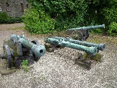 Braunfels Schloßhof Mit Kanonen